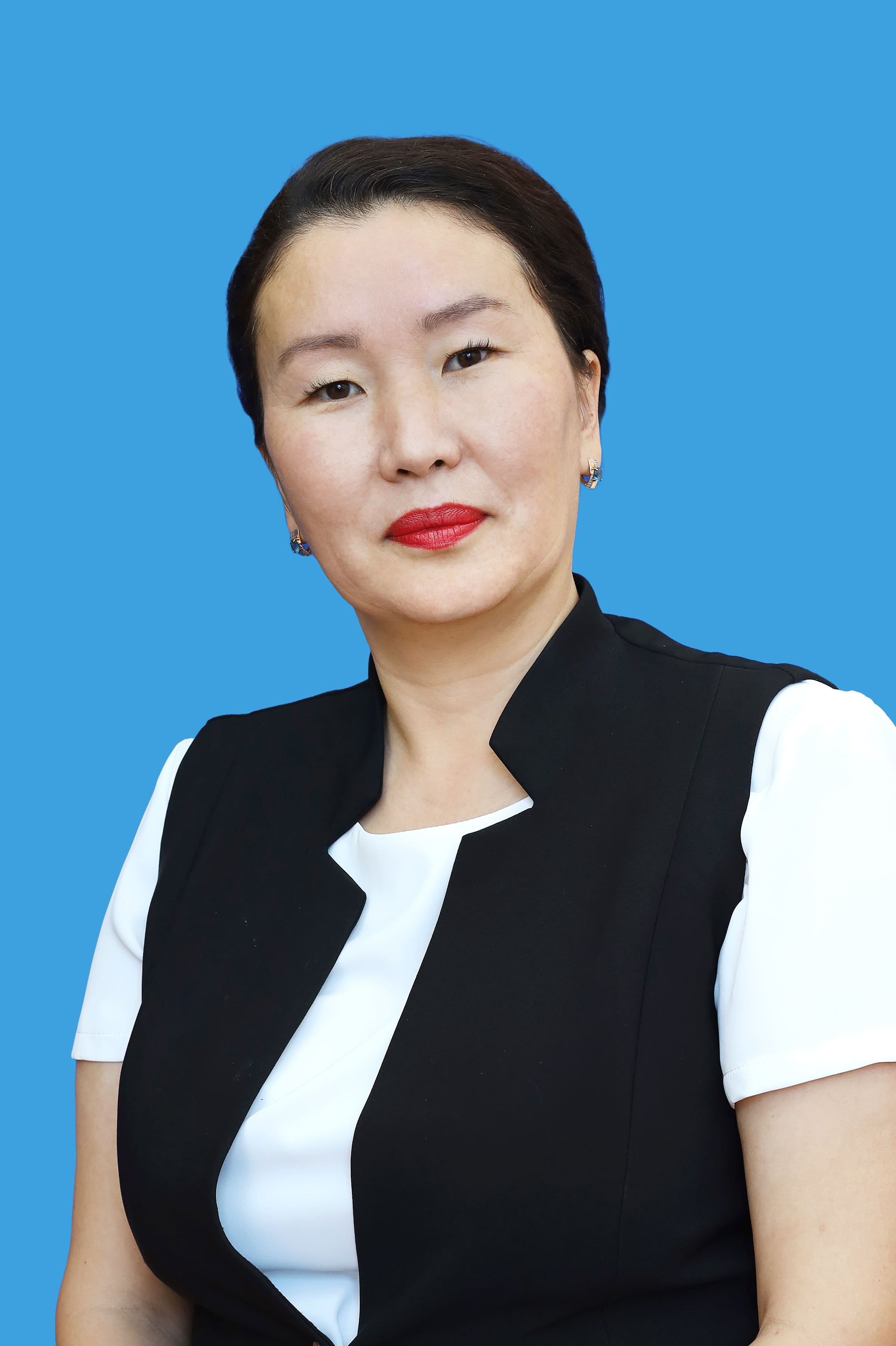 Николаева Эльвира Карловна.